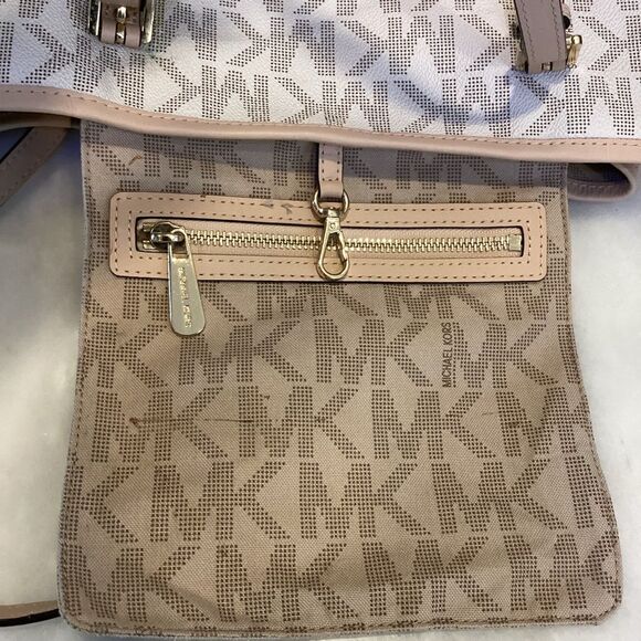 Michael Kors Monogram Carry All Tote Bag - Picture 15 of 15